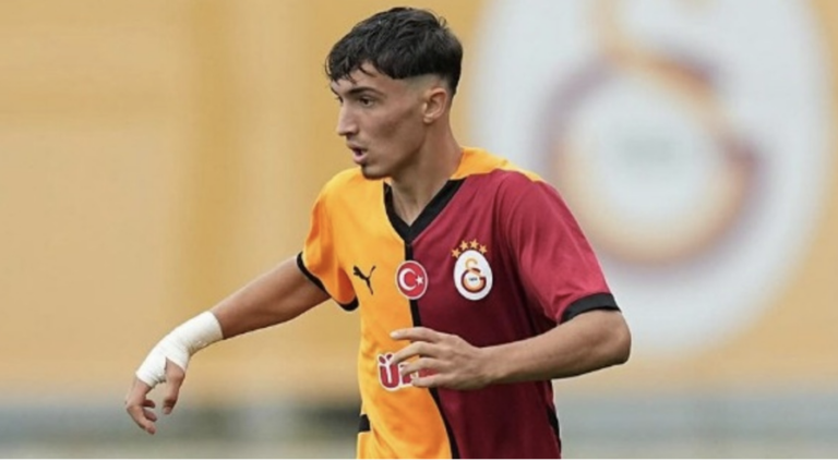 Galatasaray’ın Parlayan Yıldızı Berat Luş, Profesyonel Sözleşmeye İmza Attı!