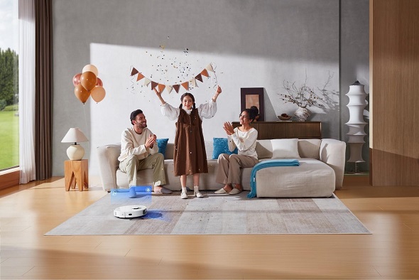 Ebeveynler çocukların değil, çocuklar robot süpürgelerin peşinden koşacak!